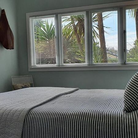 Quintessential kiwi bach Villa Oneroa Esterno foto