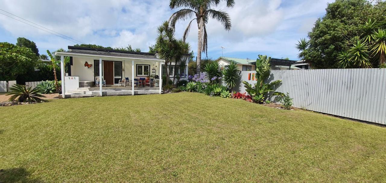 Quintessential kiwi bach Villa Oneroa Esterno foto